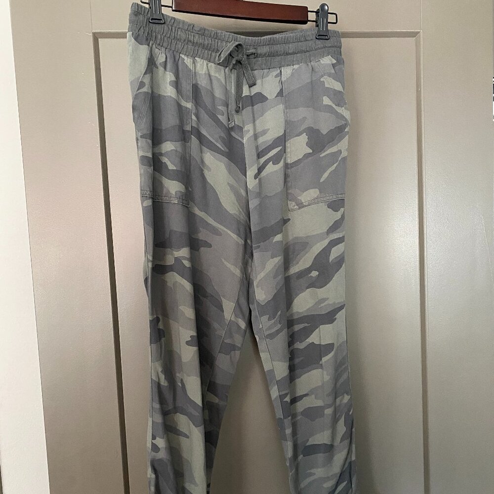 Splendid Green Camo Jogger